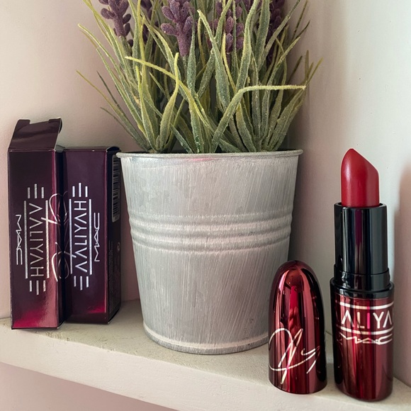 🛍HP🛍 Mac Cosmetics Aaliyah Lipstick Hot Like - Picture 5 of 6